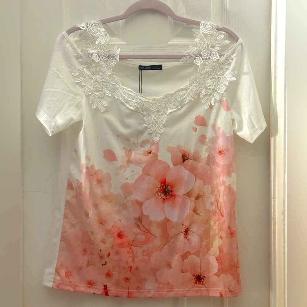 Short sleeve top with lace shoulder straps. Size small.